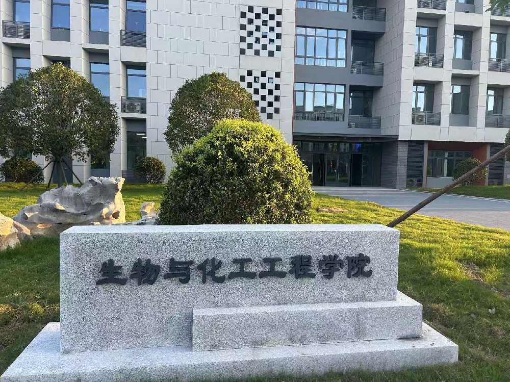 宿迁市扬州职业大学体育场高杆灯项目